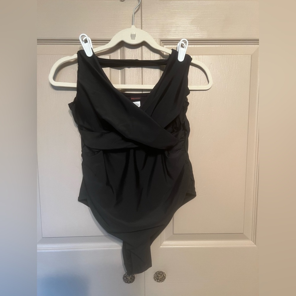 Elegant Black One-Piece Swimsuit - Picture 2 of 6